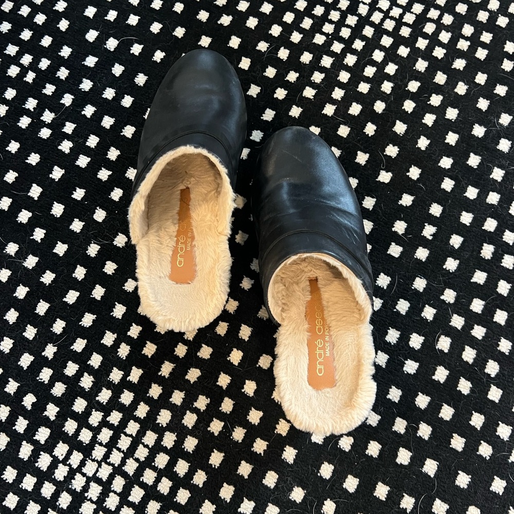 Great Classic Black Clog with Cream Lining